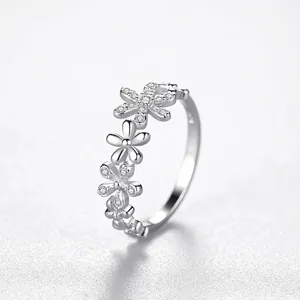 Elegant S925 sterling silver daisy ring with sparkling cubic zirconia flower accents