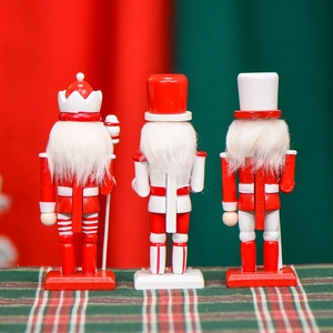 Lot de 3 casse-noisettes en bois de 15 cm avec détails rouges et verts de Noël