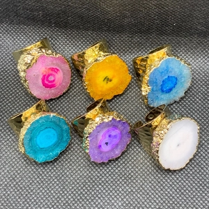 Set de anillos boho bañados en oro 14K con cristales naturales de drusa de ágata