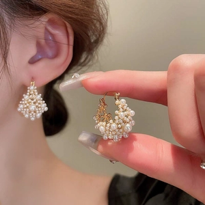 French retro gold-plated geometric hoop earrings with layered faux seed pearls for women