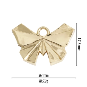 Macro shot of gold butterfly pendant with size 17.3x26.1mm and weight 7.2g details