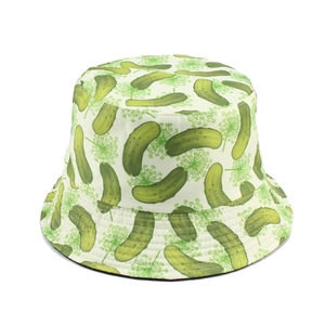 Bob réversible blanc cassé avec motif concombre et aneth pour protection solaire