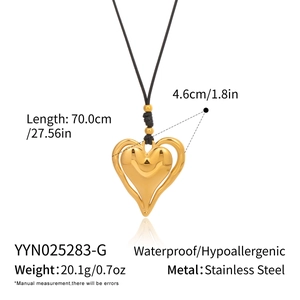 Détails du collier pendentif coeur avec dimensions de 4,6 cm et chaîne de 70 cm