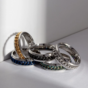 Macro shot of colorful stainless steel spinner rings with rotatable chains in 5 colors