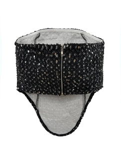 Détail du haut corset noir à paillettes avec fermeture éclair et ourlet en V