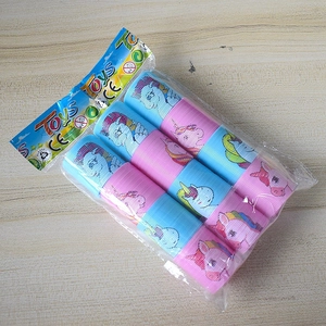 Lot de 12 ressorts arc-en-ciel colorés avec motifs poney sur fond en bois clair