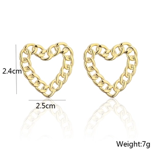 Orecchini a perno a cuore cavo placcati oro 18K trama catena 2,4cm x 2,5cm