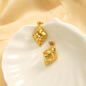 18K Gold Plated 304 Stainless Steel Rhombus Stud Earrings Hammered Texture Irregular Geometric Statement Jewelry Women