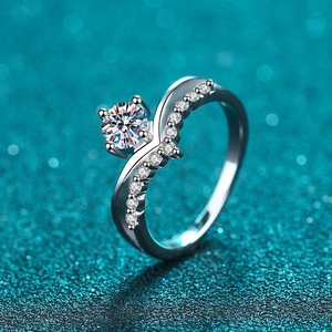 Elegant S925 silver V-shaped ring with a round brilliant moissanite in a four-prong setting