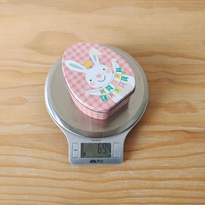 Flat Easter egg tin box weighing 69.4g featuring pink plaid and rabbit pattern