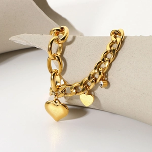 Bracciale a catena spessa in acciaio inossidabile placcato oro 18K con ciondoli cuore
