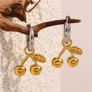 Boucles d'oreilles cerises bicolores en acier plaqué or 18 carats sur branche