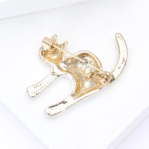 Detailed back view of a golden cat brooch showing the secure alloy safety pin structure