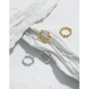 Minimalist S925 sterling silver twisted hoop earrings in gold and silver finish