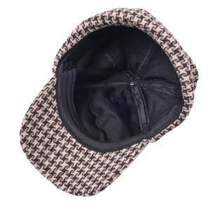 Cappello classico con motivo pied de poule bianco e nero, fodera calda e paraorecchie