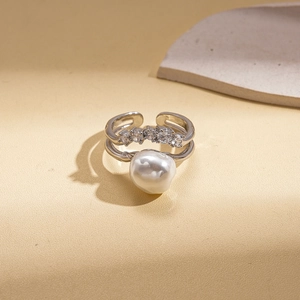 Detail view of the irregular Baroque pearl and double-layered silver ring with zircon stones