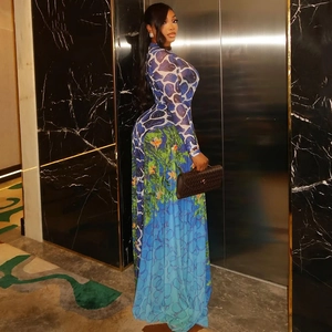 Robe longue chic à col montant avec imprimé animalier bleu et violet en tulle