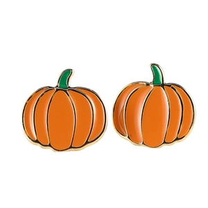 Lebhafte orangefarbene Emaille-Kürbis-Ohrstecker mit grünen Stielen für Halloween-Festivals