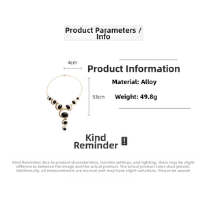 Vue détaillée du collier pendentif spirale ovale avec longueur 53cm et matériau en alliage