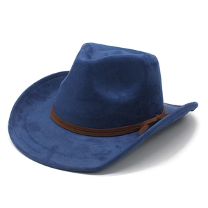Détail d'un chapeau de cowboy en daim bleu marine avec une bande de cuir marron décoratif
