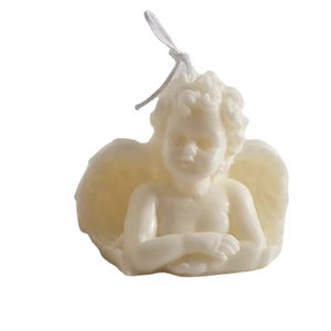 3D schlafende Cherub Engel Kerze mit detaillierten Flügeln auf weißem Hintergrund
