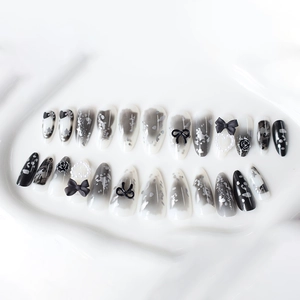 Kit de faux ongles stiletto longs, dégradé fumé avec nœuds 3D et détails de roses