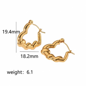 Polished 18k gold plated heart hoop earrings in stainless steel with twisted texture