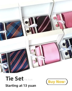 Mens necktie gift set with patterned tie, pocket square, tie clip and cufflinks