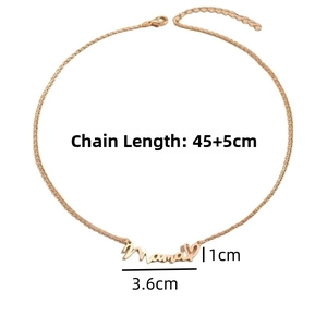 Détails du collier Mama or rose avec dimensions 3.6x1cm et chaîne ajustable de 45+5cm
