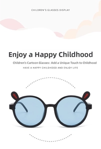 Détail de lunettes de soleil rondes pour enfants avec oreilles de lapin rouges et verres bleus