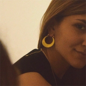 Boucles d'oreilles en U en acier inoxydable plaqué or 18 carats pour un look minimaliste