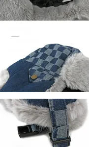 Détails du bonnet trappeur en denim à damier avec doublure en fourrure et boutons en cuivre