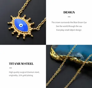 Detail der 18K vergoldeten Titanstahl-Halskette mit blauem Evil Eye Anhänger Design