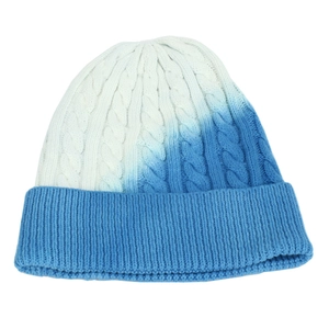 Winterstrickmütze mit blau-weißem Farbverlauf und dickem Zopfstrickmuster für Damen