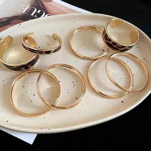 Chic 4-piece set of gold-plated bracelets featuring leopard print leather and minimalist rings