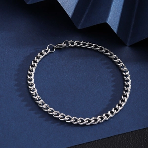 Detailed view of silver stainless steel Cuban curb chain bracelet with lobster clasp