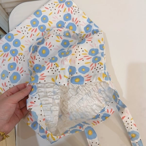Detail view of the floral canvas tote bag featuring double-layer bubble texture lining