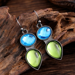 Boucles d'oreilles bohèmes avec pierres précieuses bleues ovales et vertes en goutte