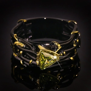 Vintage Gothic Black Gold Alloy Ring For Women Triangular Rhinestone Inlaid Fashion Punk Style Finger Ring Jewelry Gift