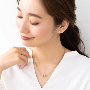 Elegant 18K gold-plated titanium steel necklace with a knotted heart pendant set