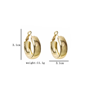 Detail view of 3.1cm golden chunky hoop earrings with 11.1g weight specification