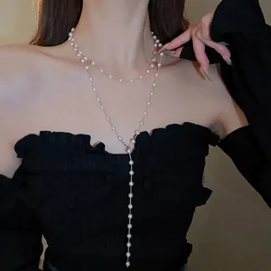 Collier double couche en perles synthétiques avec pendentif élégant en forme de Y long