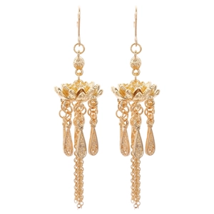 Elegante goldene Lotus-Quasten-Ohrringe mit filigranen Vintage-Blumen und Kettendetails