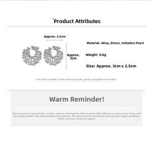 Détail de boucles d'oreilles en alliage avec zircons et perles d'imitation