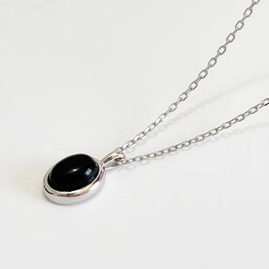 Minimalist 925 sterling silver chain necklace with oval black onyx puzzle pendant