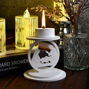 Portacandela della Natività bianco con intaglio traforato per decorazioni festive