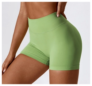 Vue latérale du short de yoga sans couture vert citron avec taille haute et effet push-up