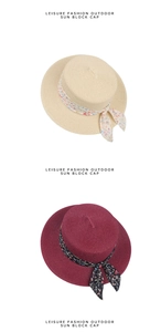 Détail du chapeau de paille avec ruban de mousseline floral et nœud décoratif