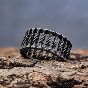 Retro stainless steel bone-shaped spine ring with vintage silver finish for men