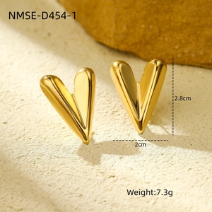 Macro shot of gold-plated stainless steel heart earrings with detailed size dimensions